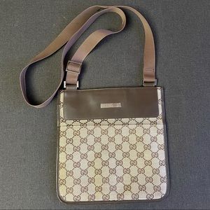 Gucci flat messenger bag
